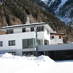 Falkner Manuel Apartman