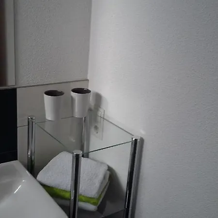 Falkner Manuel * נידרטאי