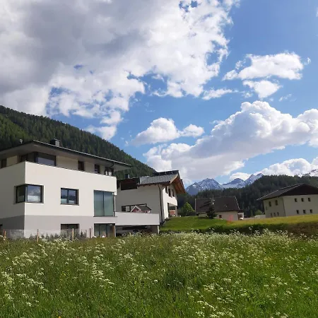 Falkner Manuel דירה *