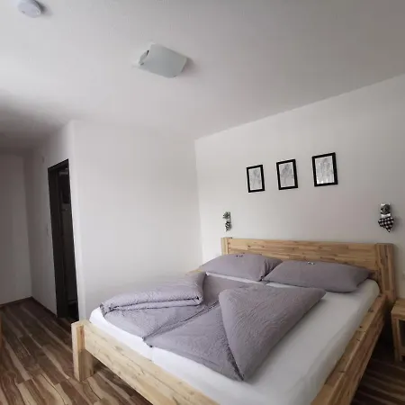 Falkner Manuel דירה *